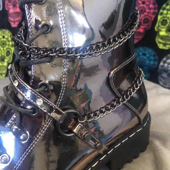 Price firm Chase and Chloe chrome boots - Picture 10 of 10